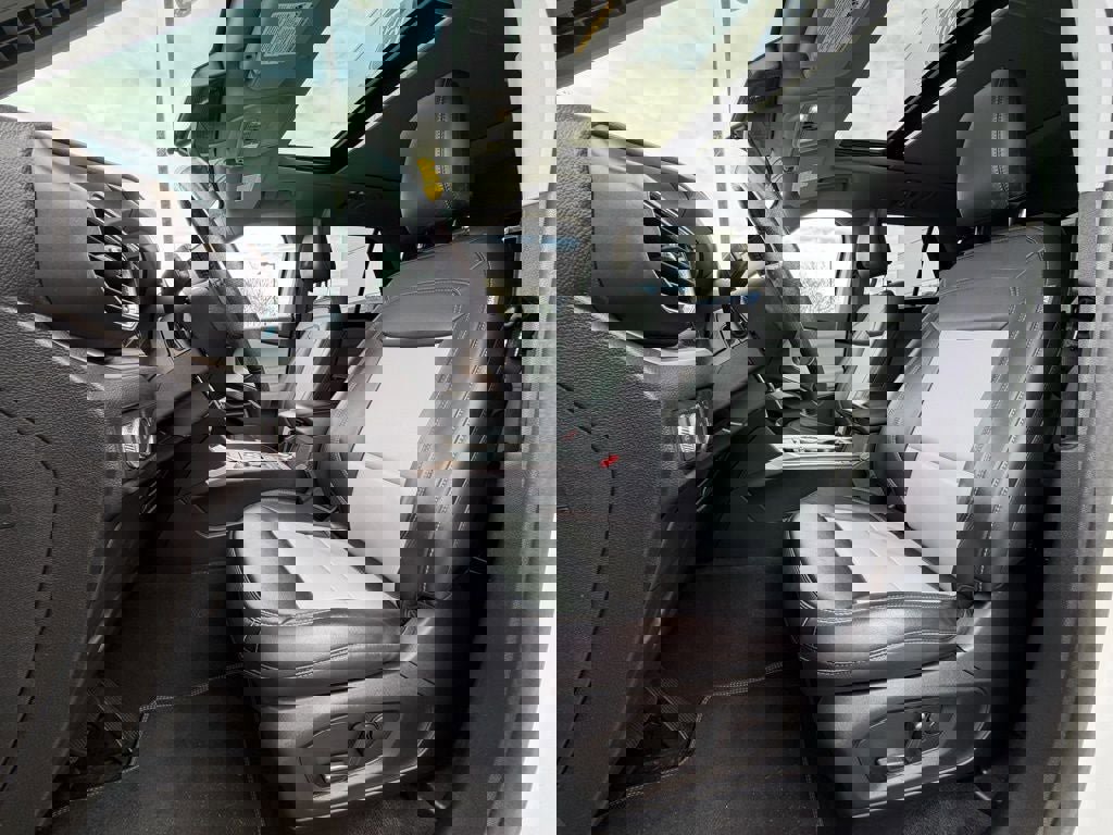 Certified 2022 Ford Explorer XLT w/ Equipment Group 202A image 13