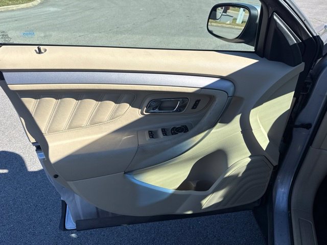 Used 2015 Ford Taurus SEL w/ Equipment Group 201A FWD image 9