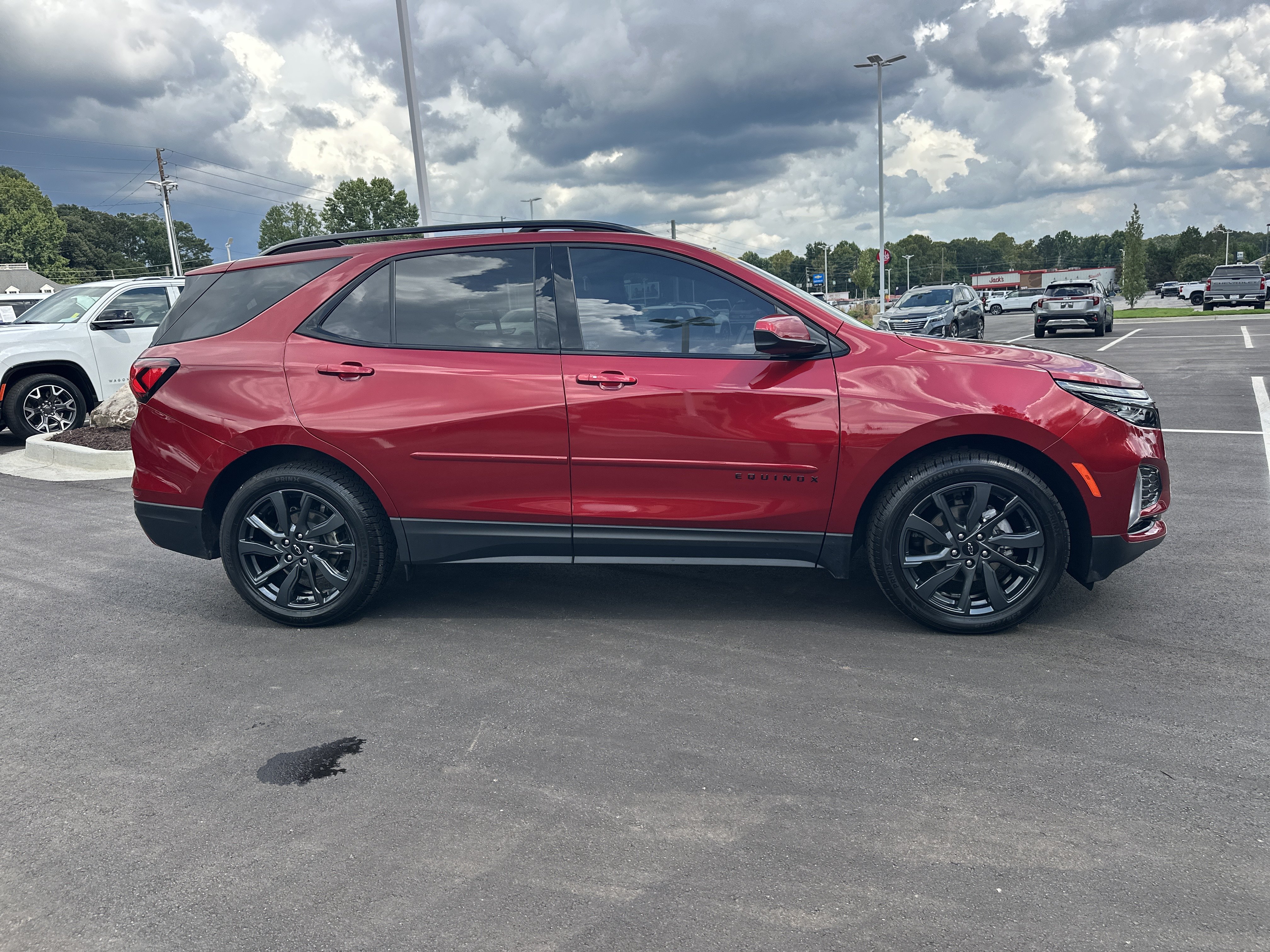 Used 2023 Chevrolet Equinox RS FWD image 9