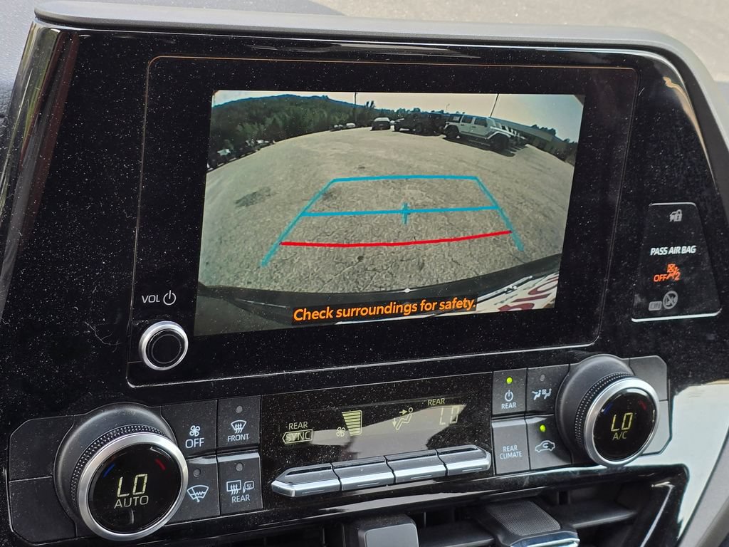 Used 2023 Toyota Highlander LE FWD image 9