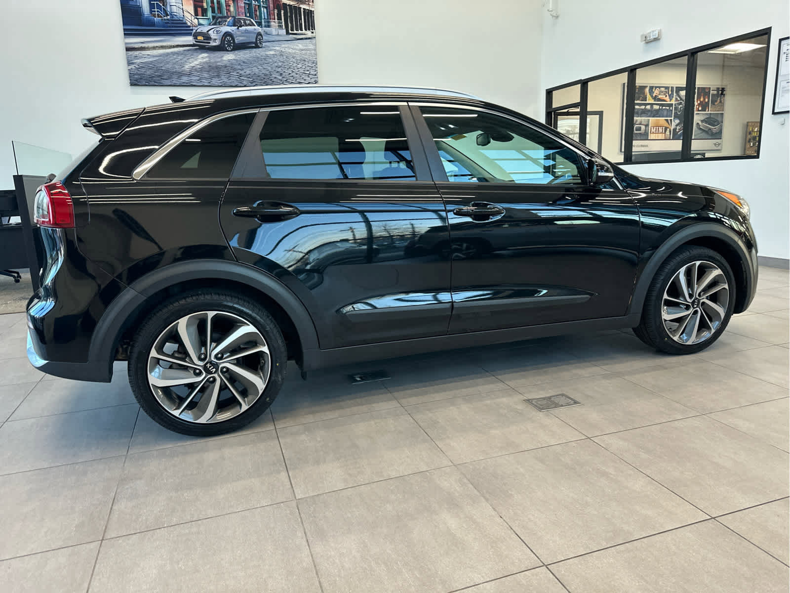 Used 2018 Kia Niro Touring image 8