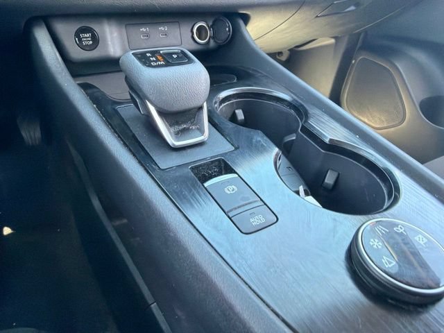 Used 2024 Nissan Rogue S AWD/4WD image 49