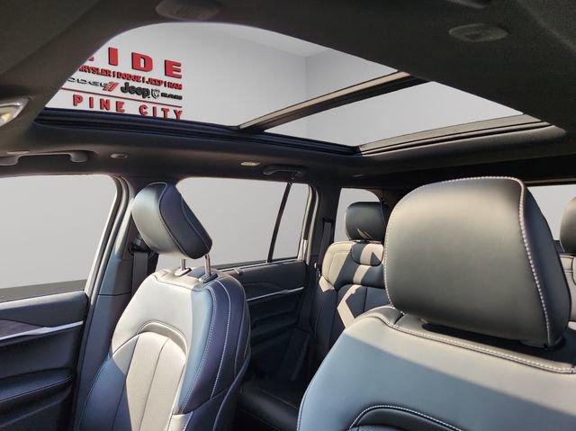 New 2025 Jeep Grand Cherokee Limited image 24
