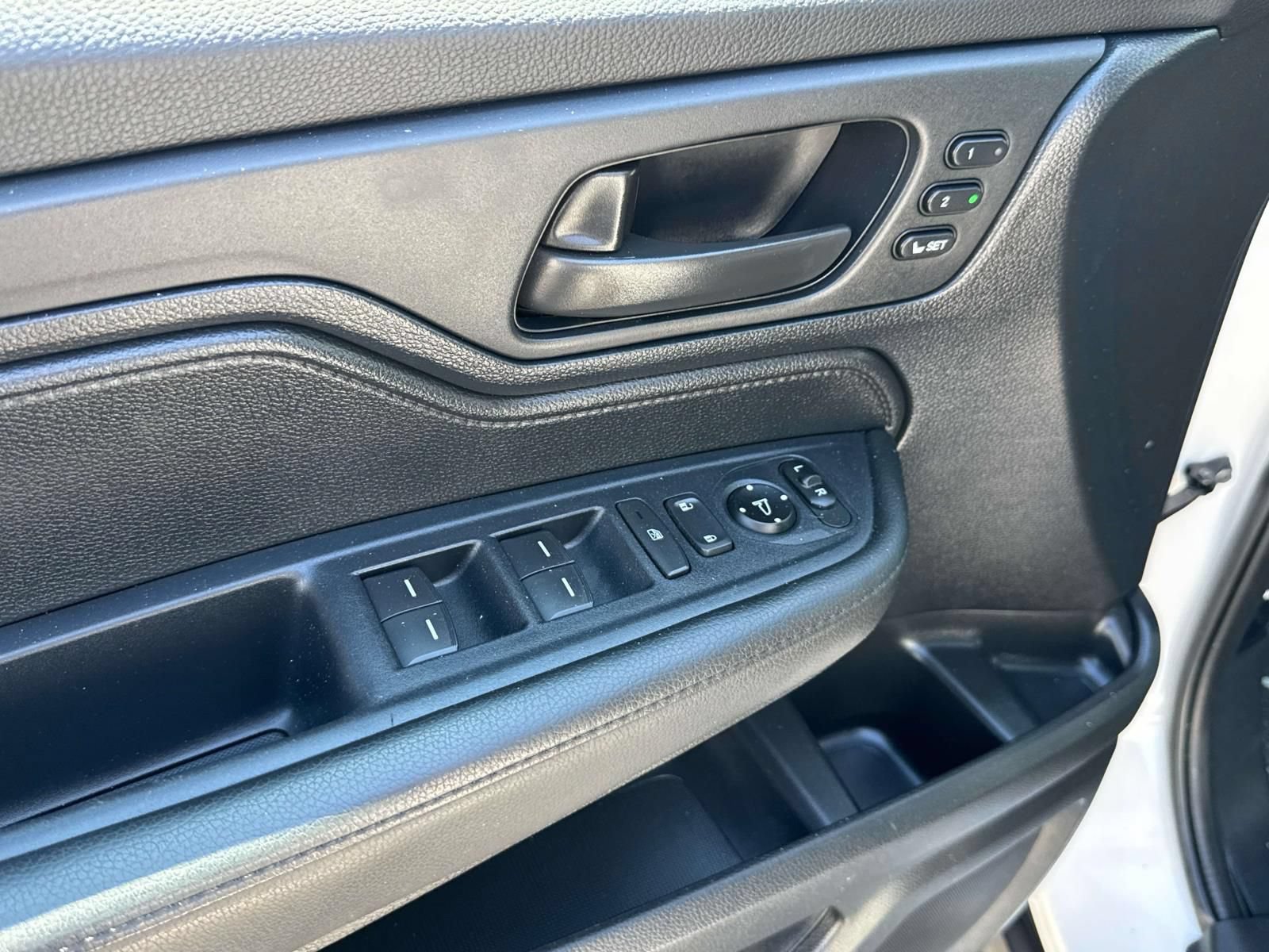 Used 2025 Honda Odyssey EX-L image 18
