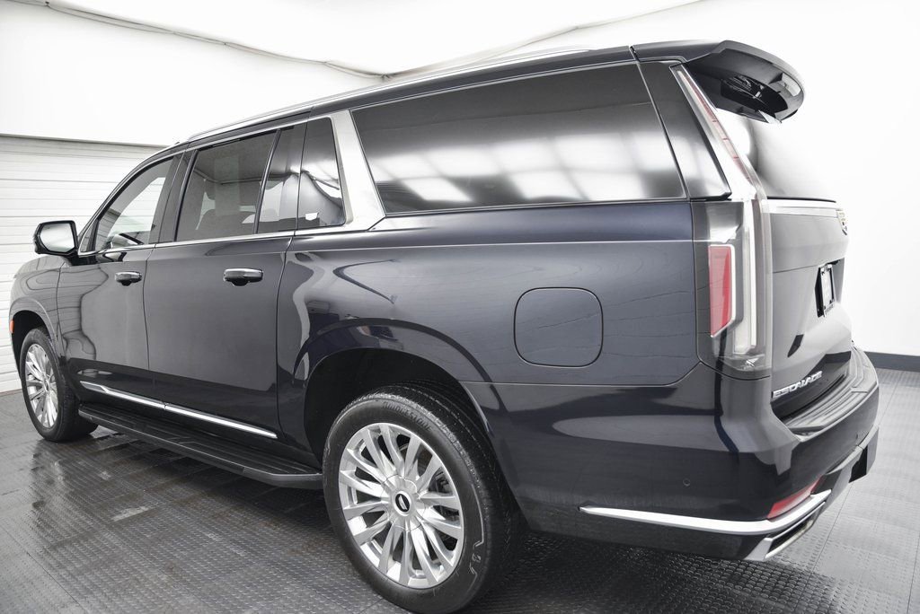 Used 2024 Cadillac Escalade ESV Premium Luxury image 3