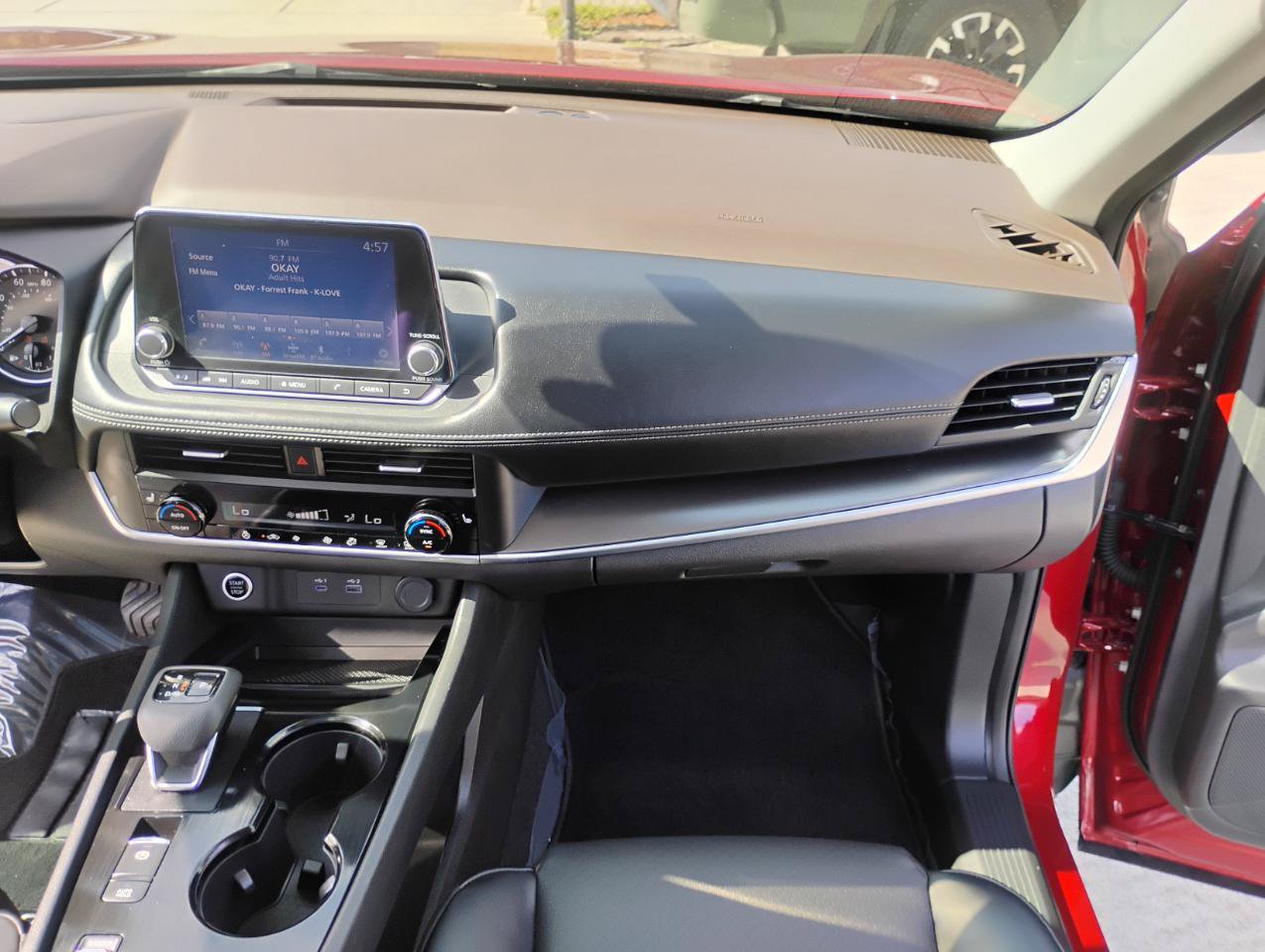 Used 2023 Nissan Rogue SV w/ SV Premium B Package FWD image 54