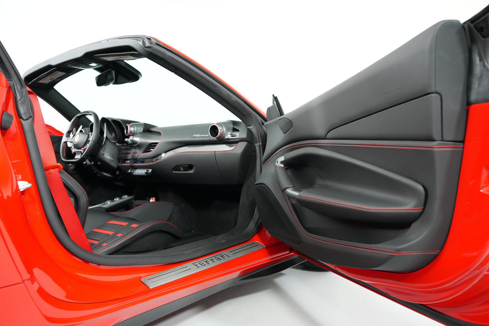 Used 2022 Ferrari F8 Spider RWD image 39