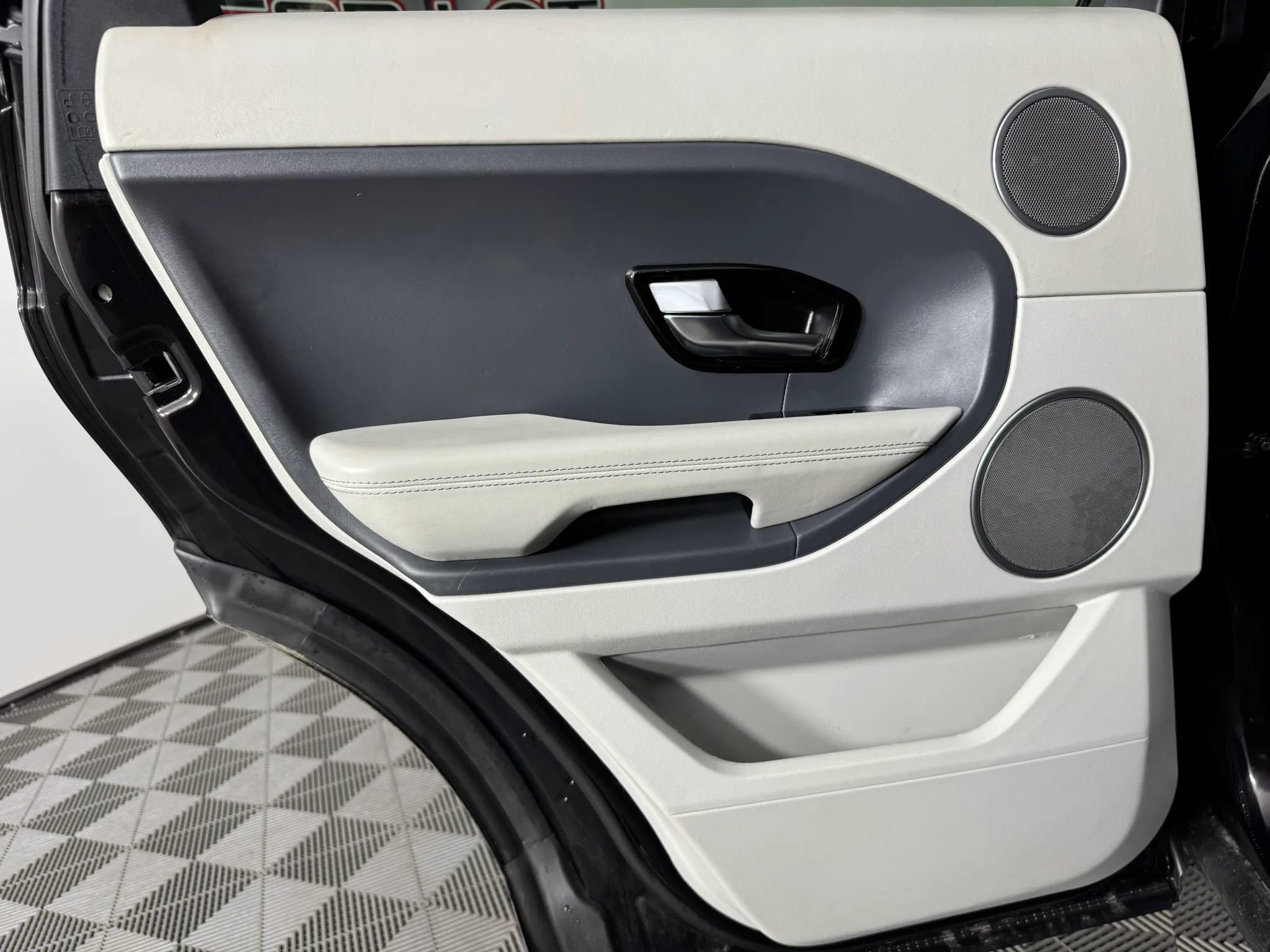 Used 2013 Land Rover Range Rover Evoque Prestige image 45