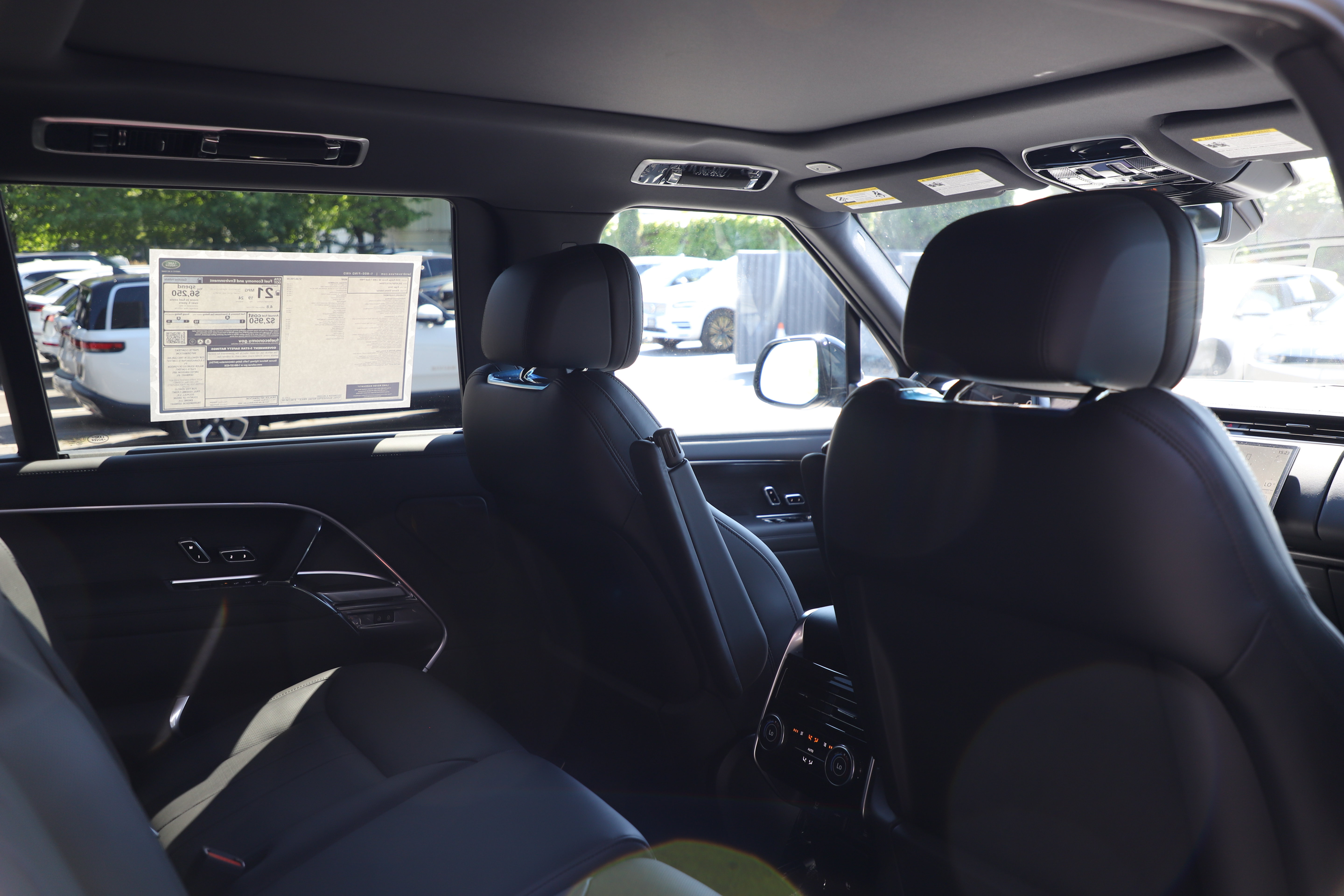 New 2026 Land Rover Range Rover Long Wheelbase SE AWD/4WD image 11