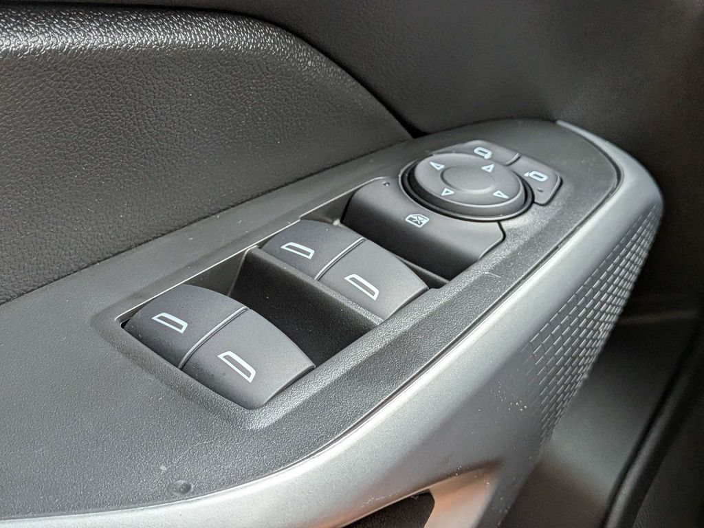 Used 2025 Chevrolet Trax RS w/ Sunroof Package FWD image 29