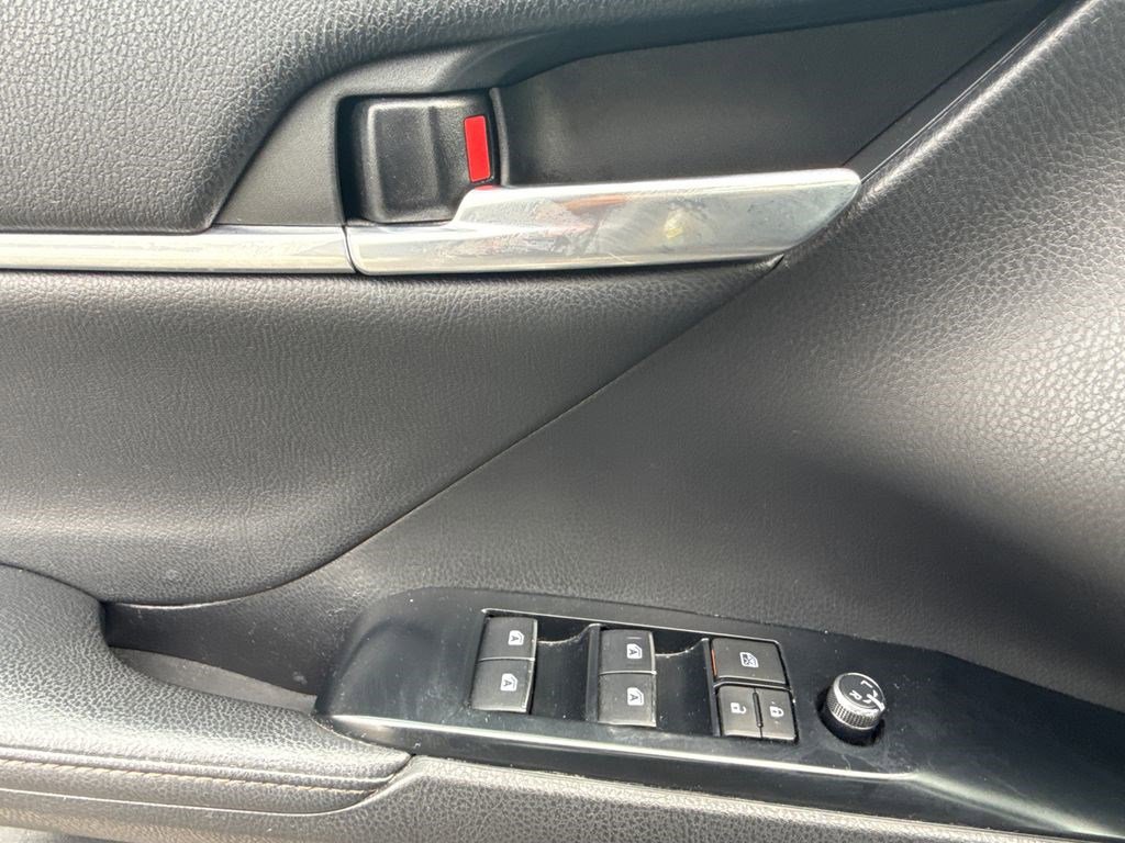 Used 2020 Toyota Camry XLE FWD image 20