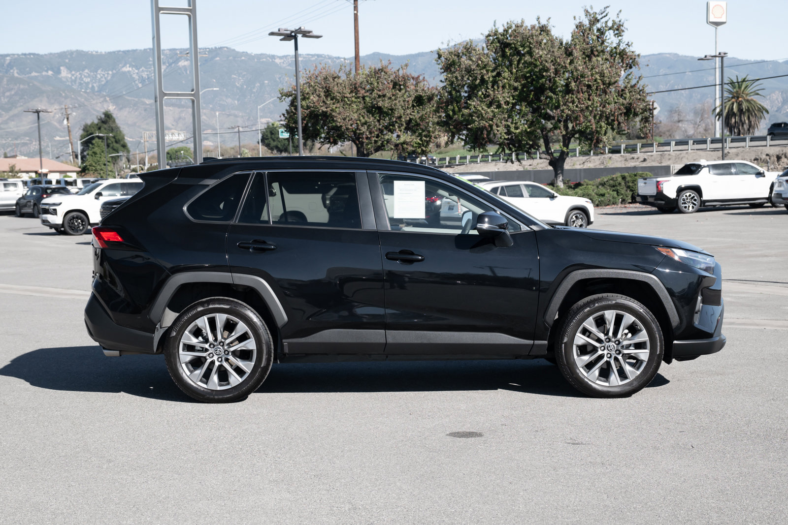 Used 2023 Toyota RAV4 XLE Premium image 3