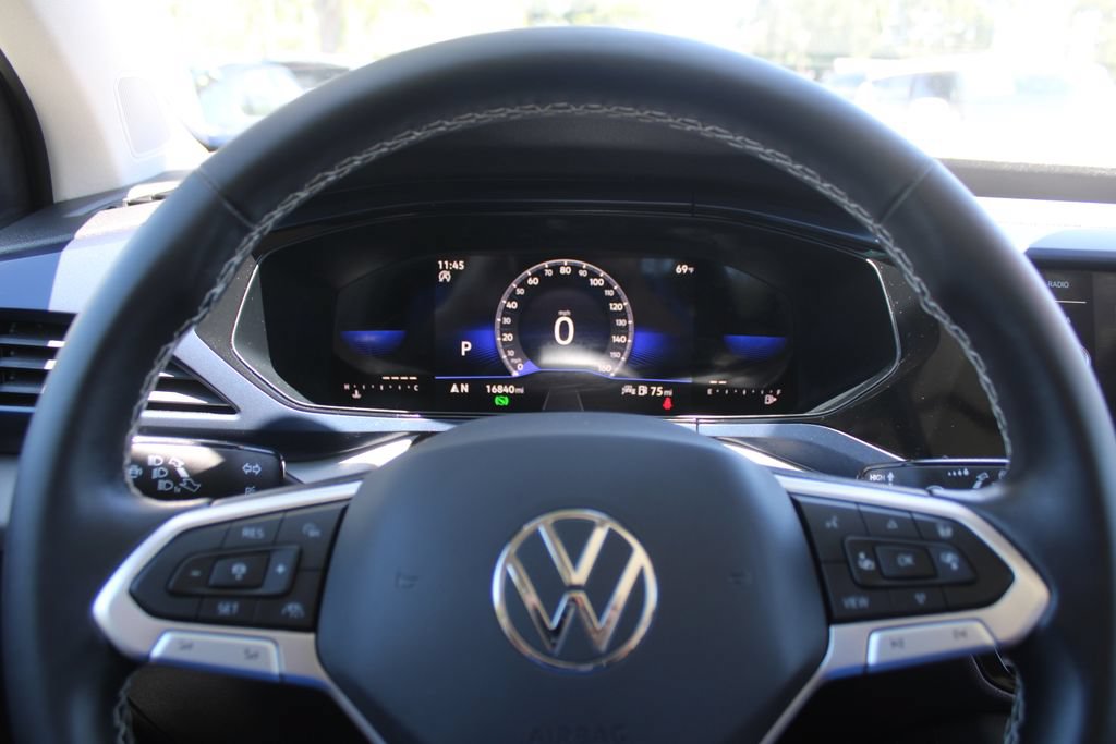 Used 2023 Volkswagen Taos SE w/ Panoramic Sunroof Package FWD image 27