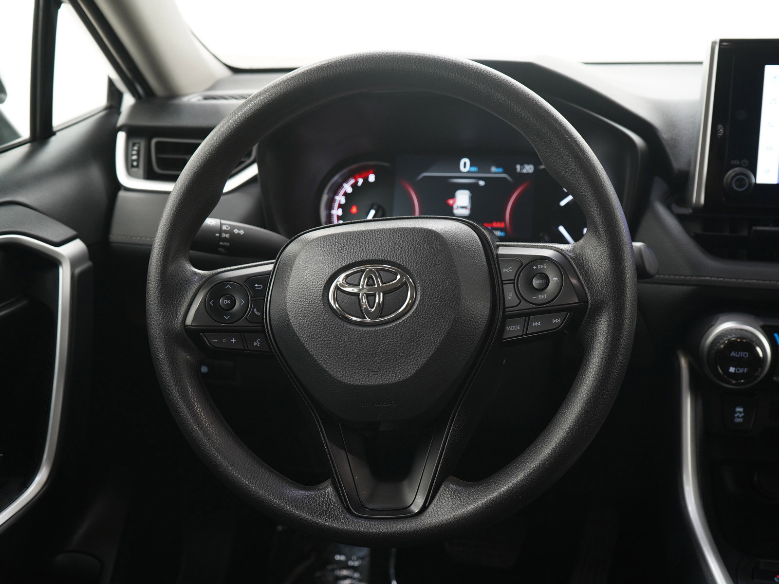 Used 2025 Toyota RAV4 XLE AWD/4WD image 16