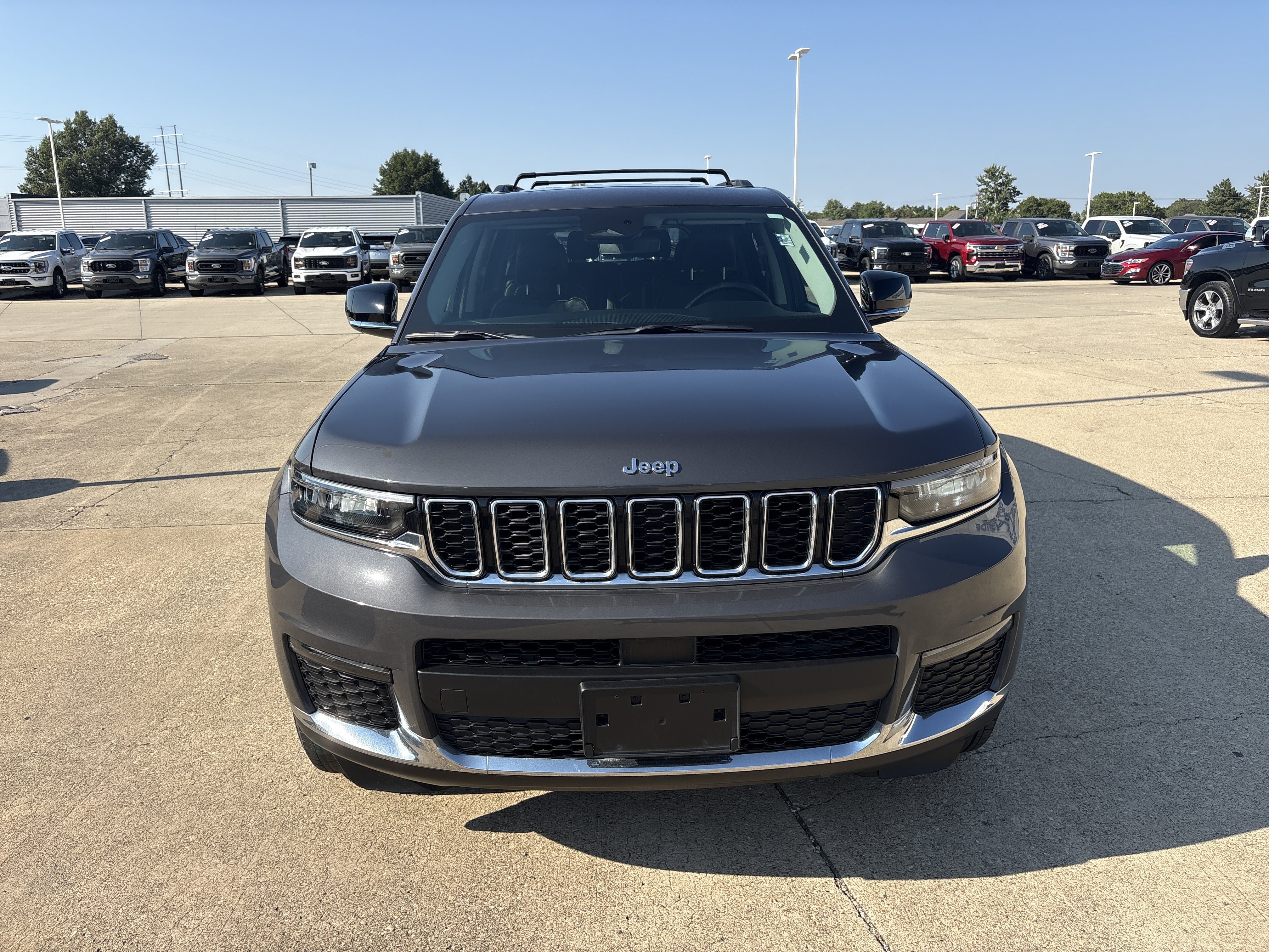 Used 2022 Jeep Grand Cherokee L Limited AWD/4WD image 2
