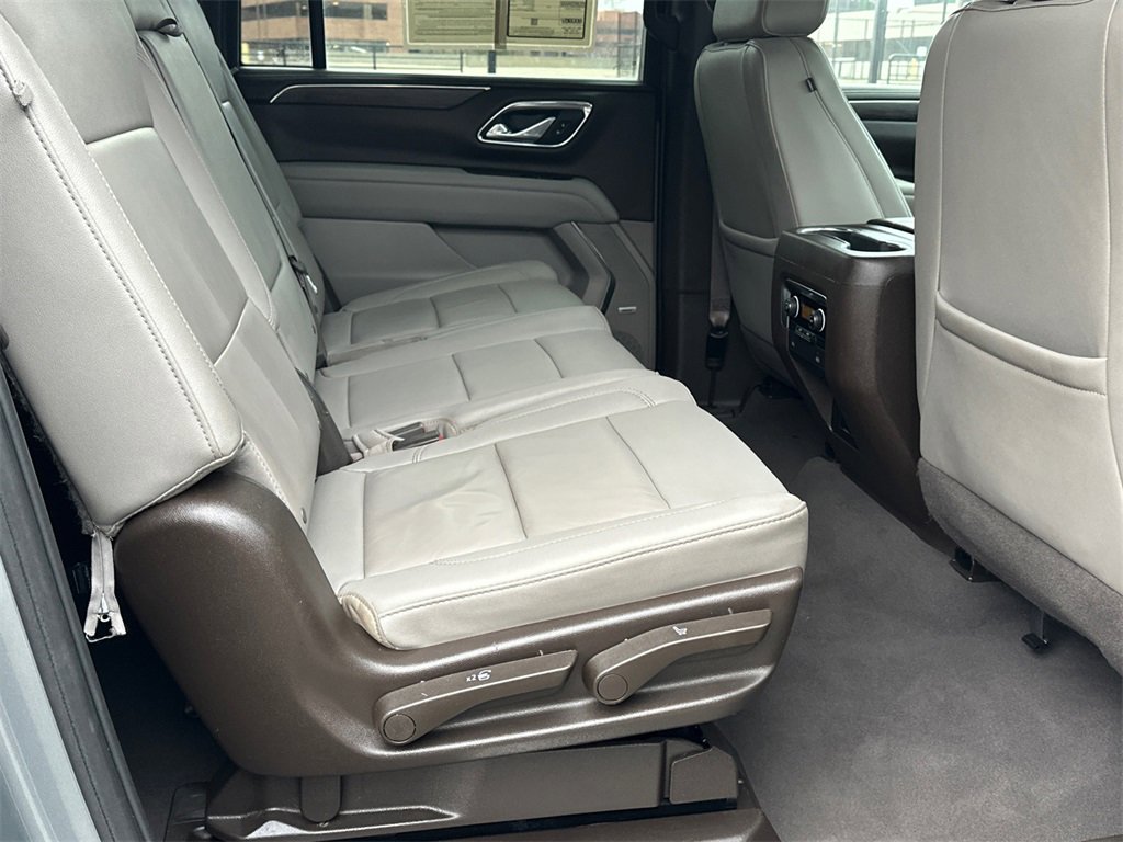 Used 2023 Chevrolet Suburban LT image 10