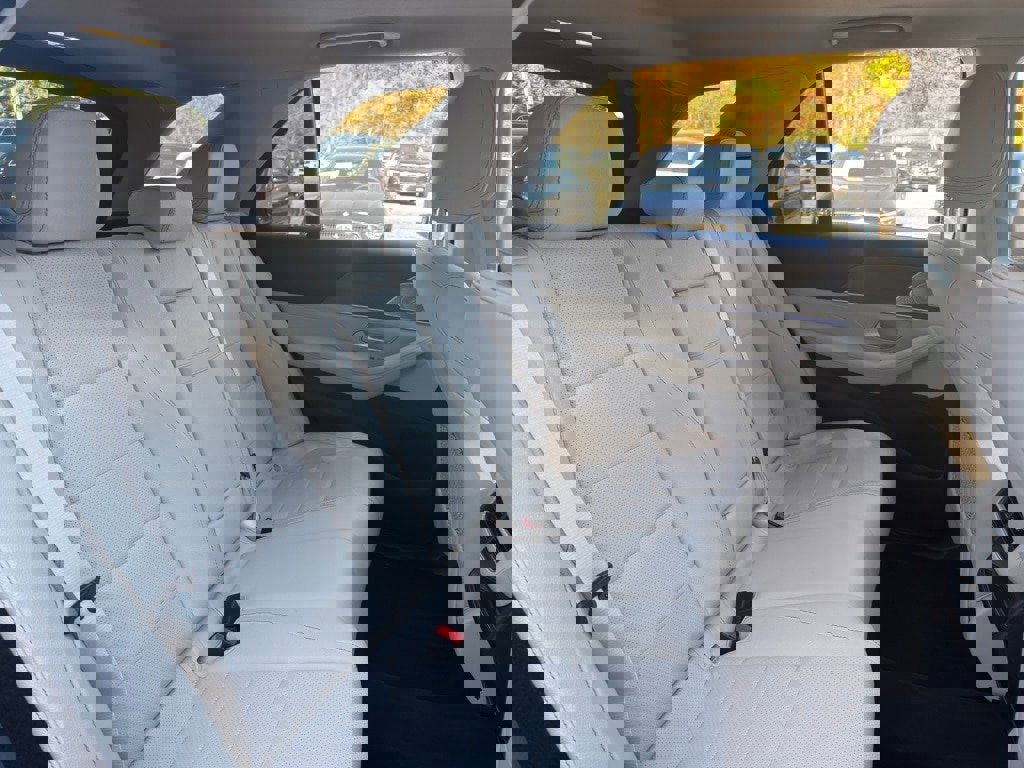 Used 2022 Mercedes-Benz GLE 350 4MATIC w/ Premium Package image 31