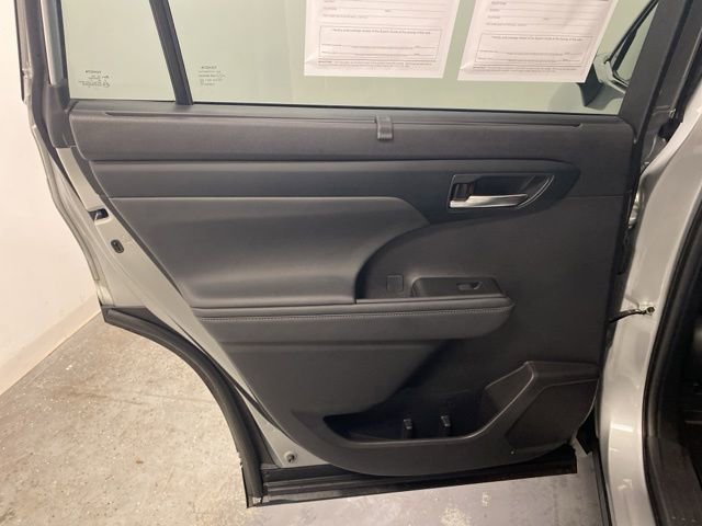 Used 2022 Toyota Highlander XLE image 22