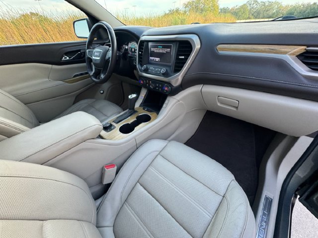Used 2018 GMC Acadia Denali w/ Technology Package FWD image 32