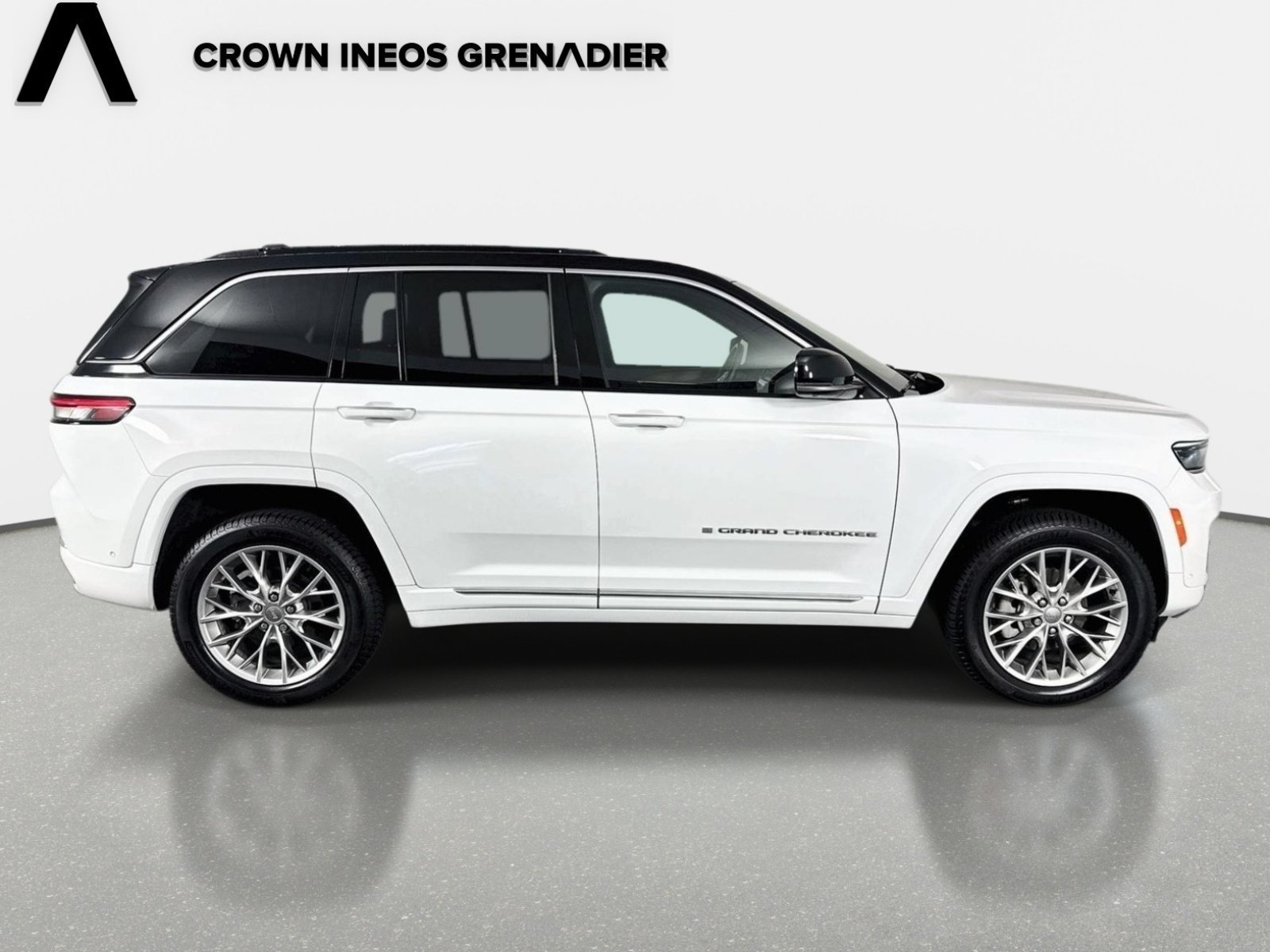 Used 2022 Jeep Grand Cherokee Summit w/ Adv Protech Group IV AWD/4WD image 4