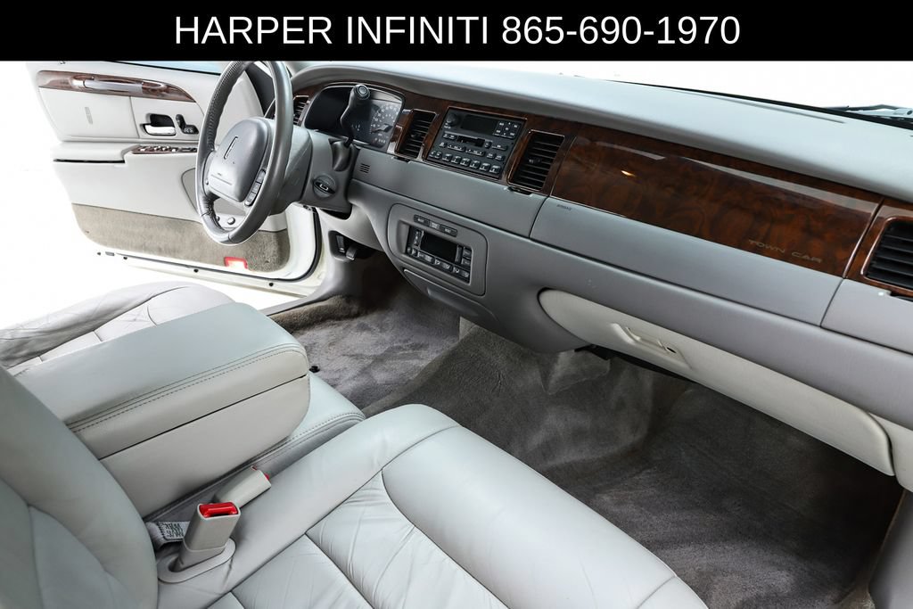 Used 2000 Lincoln Town Car Executive RWD image 65