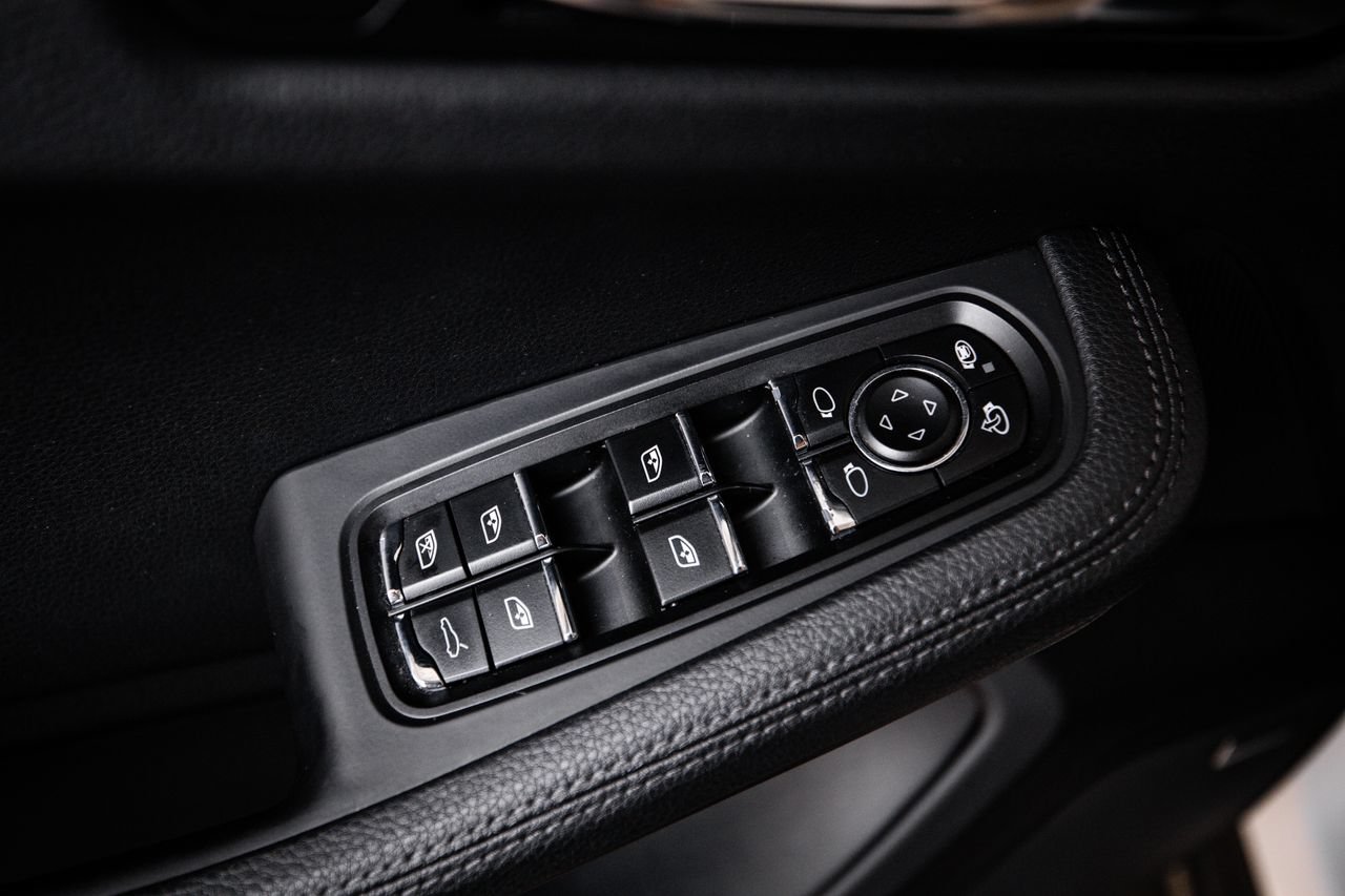 Certified 2021 Porsche Macan AWD/4WD image 22