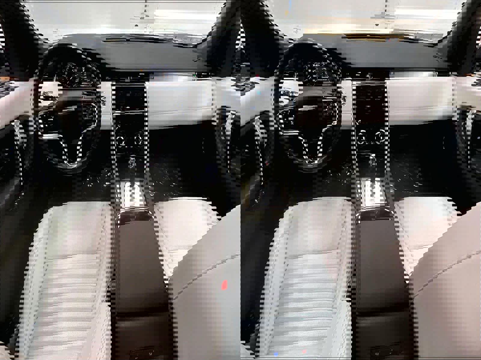 Used 2023 Land Rover Discovery Sport SE image 17