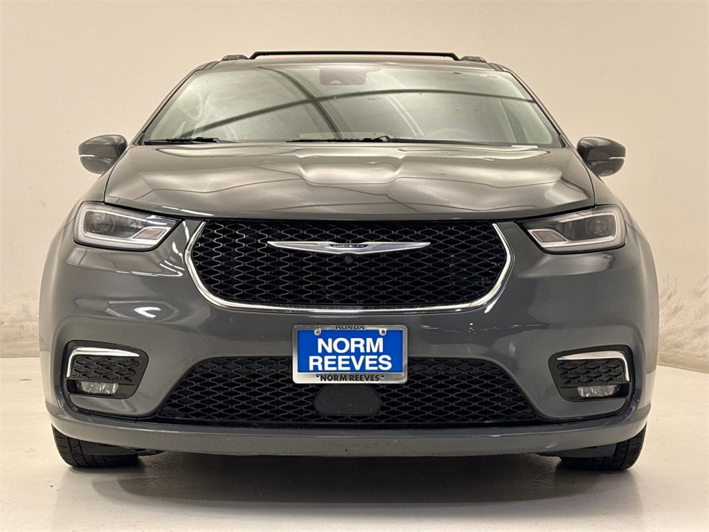 Used 2022 Chrysler Pacifica Touring-L image 3