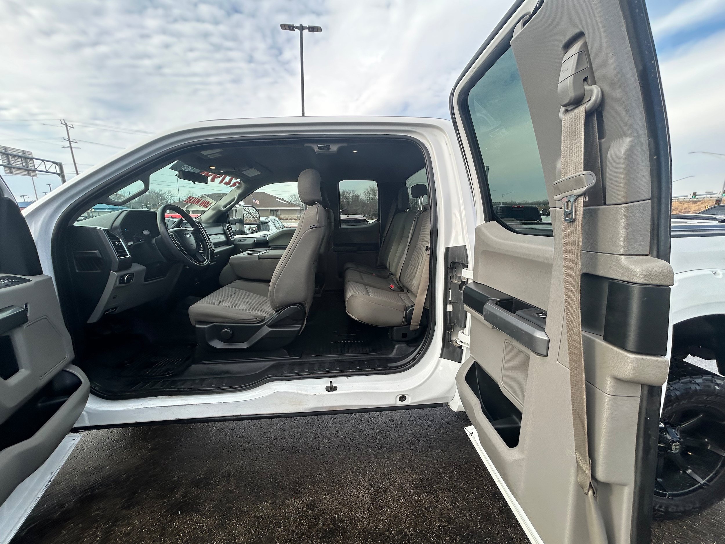 Used 2017 Ford F250 XLT w/ FX4 Off-Road Package AWD/4WD image 6