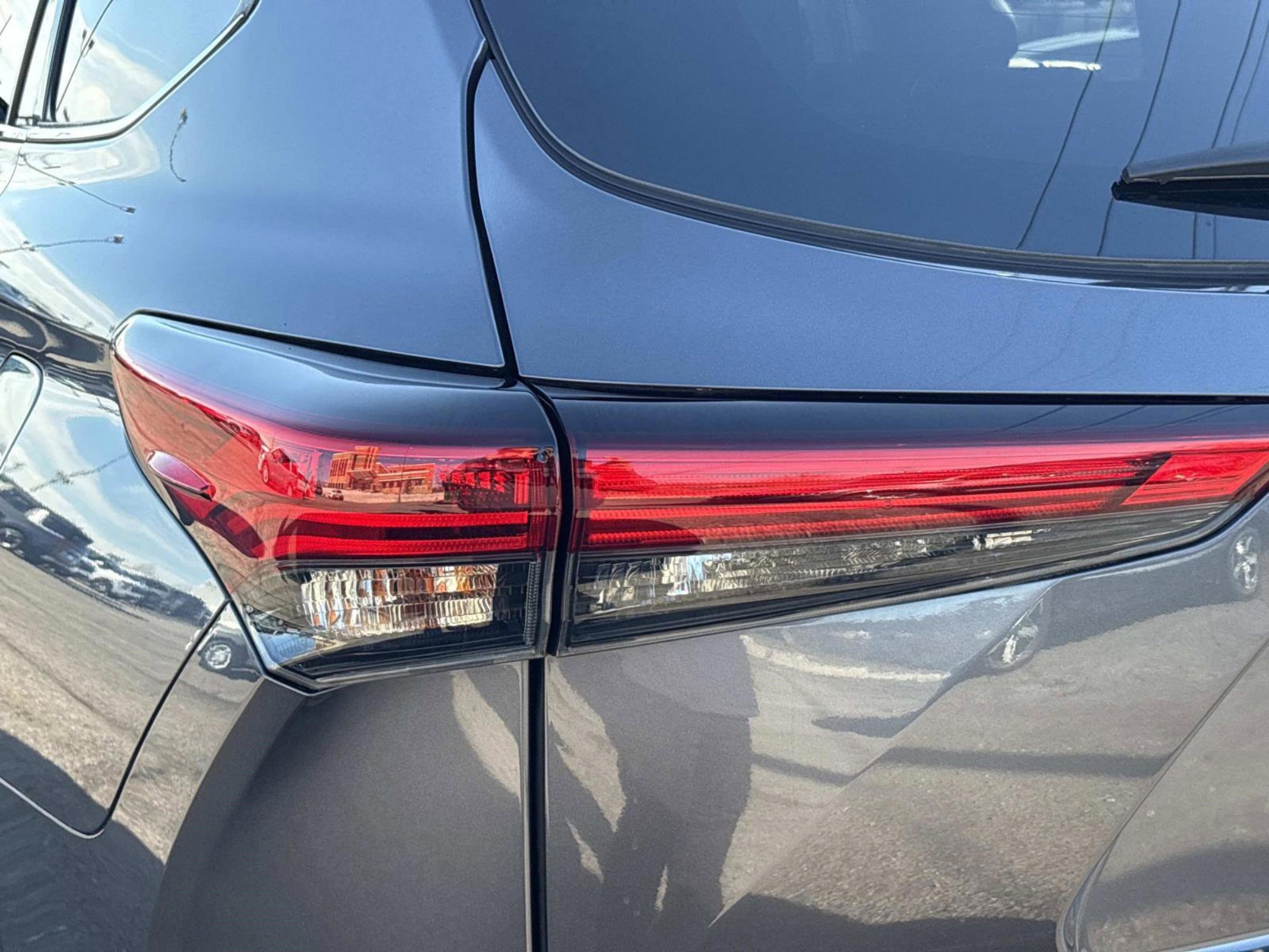 Used 2023 Toyota Highlander Platinum image 12