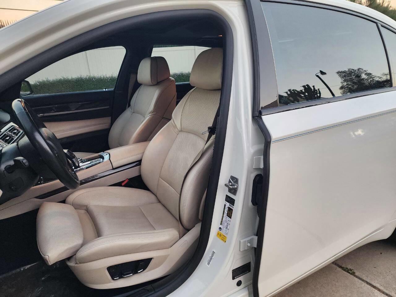 Used 2012 BMW 750Li w/ Driver Assistance Pkg image 14