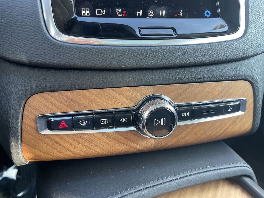 Used 2025 Volvo XC90 B6 Plus image 26
