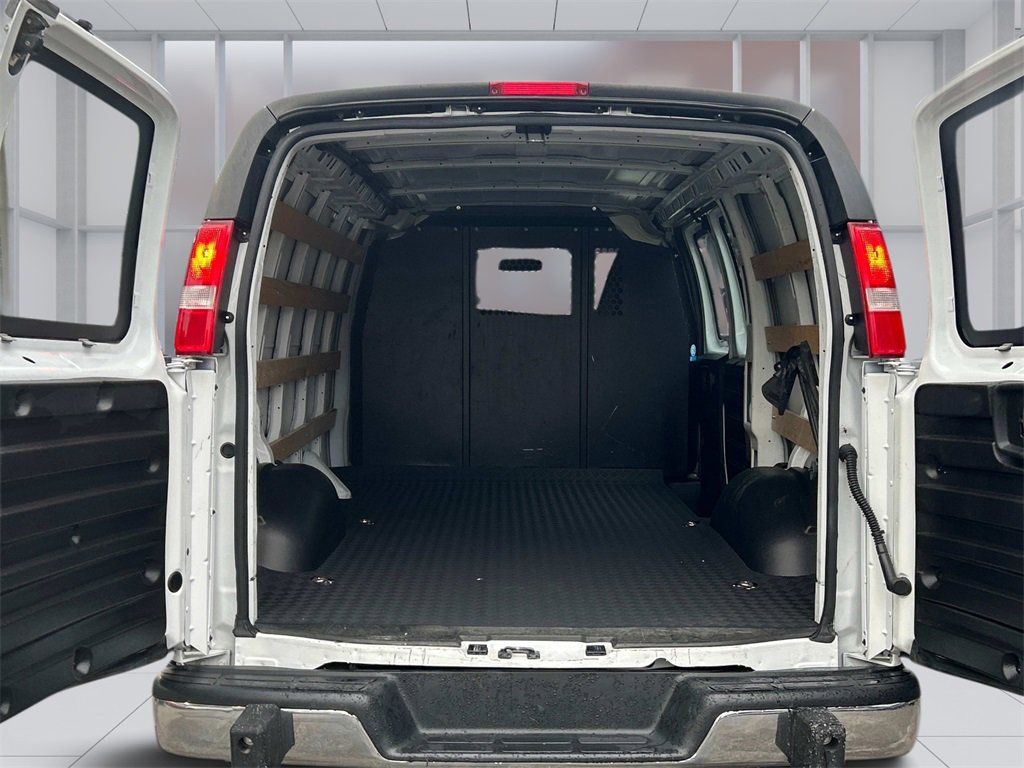 Used 2023 GMC Savana 2500 w/ Driver Convenience Package image 5