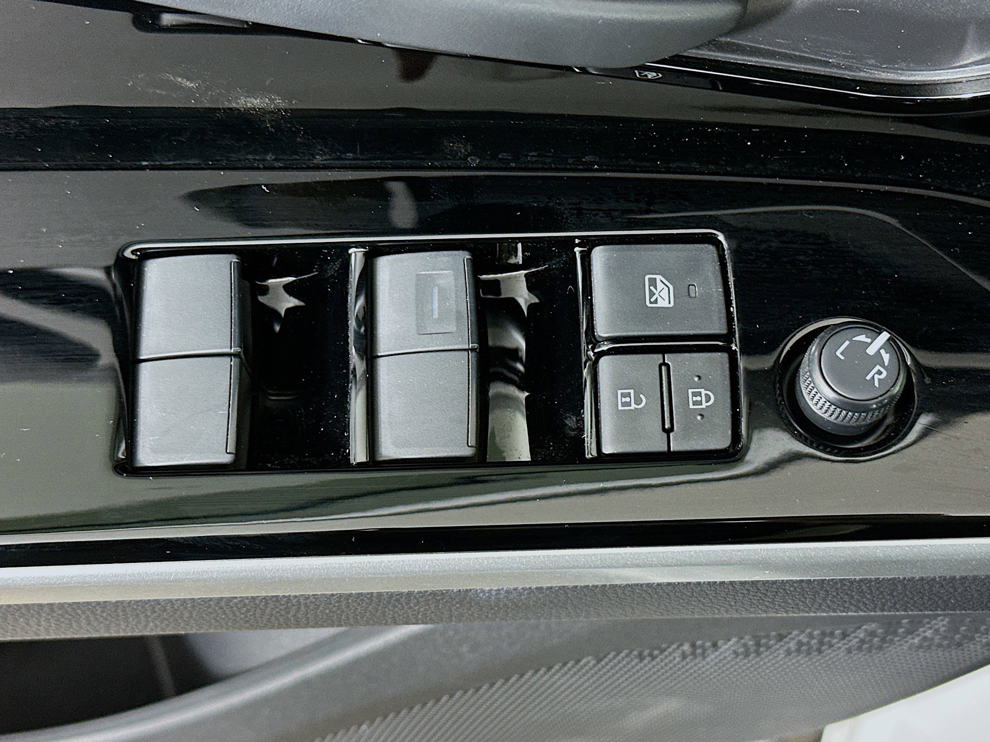 Used 2025 Toyota bZ4X FWD image 15