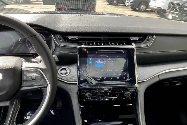 New 2025 Jeep Grand Cherokee L Altitude AWD/4WD image 8