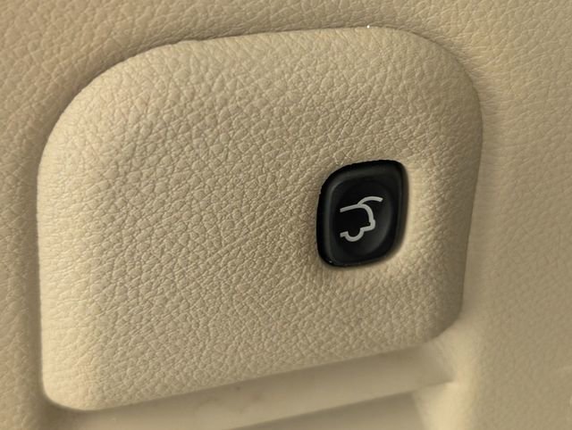 Used 2015 Jeep Grand Cherokee Limited w/ Trailer Tow Group IV image 32