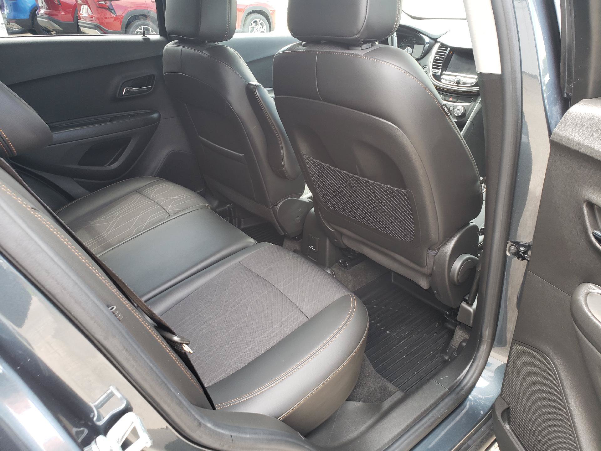 Used 2021 Chevrolet Trax LT w/ LT Convenience Package AWD/4WD image 12
