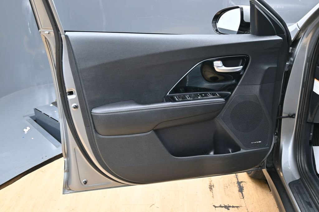 Used 2022 Kia Niro EX w/ Cold Weather Package FWD image 38