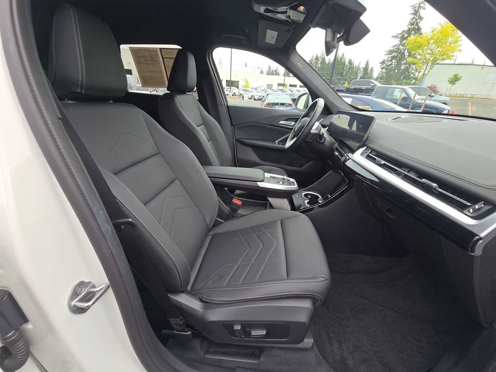 Used 2024 BMW X1 xDrive28i w/ Convenience Package AWD/4WD image 11