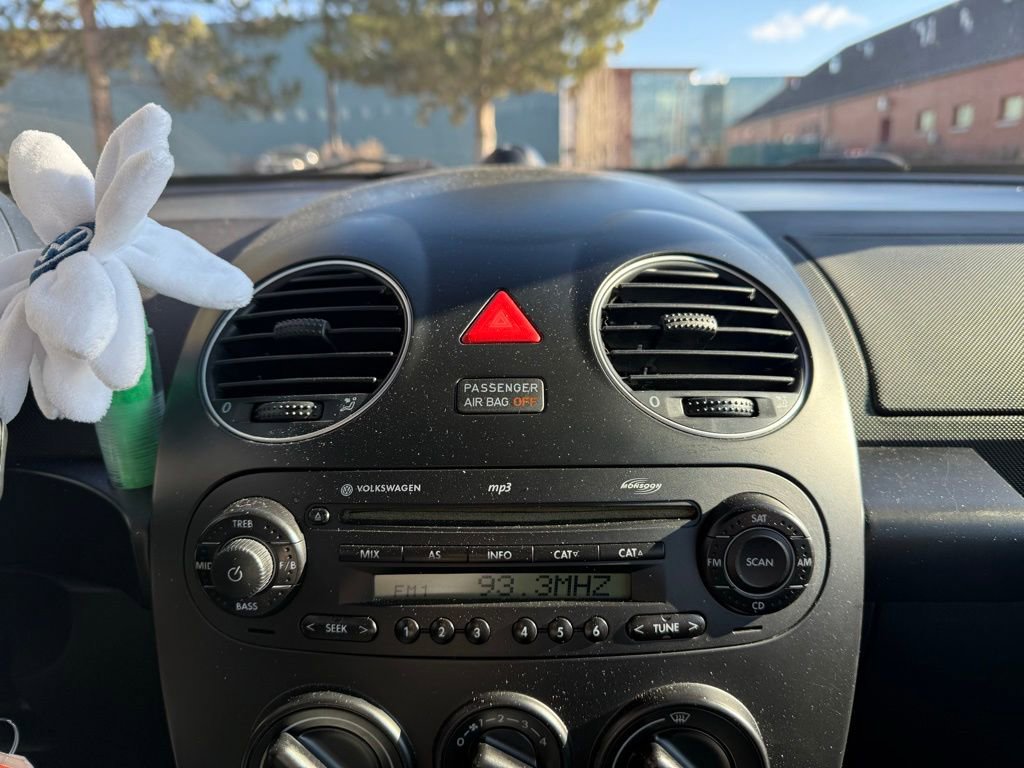 Used 2009 Volkswagen Beetle Blush image 15