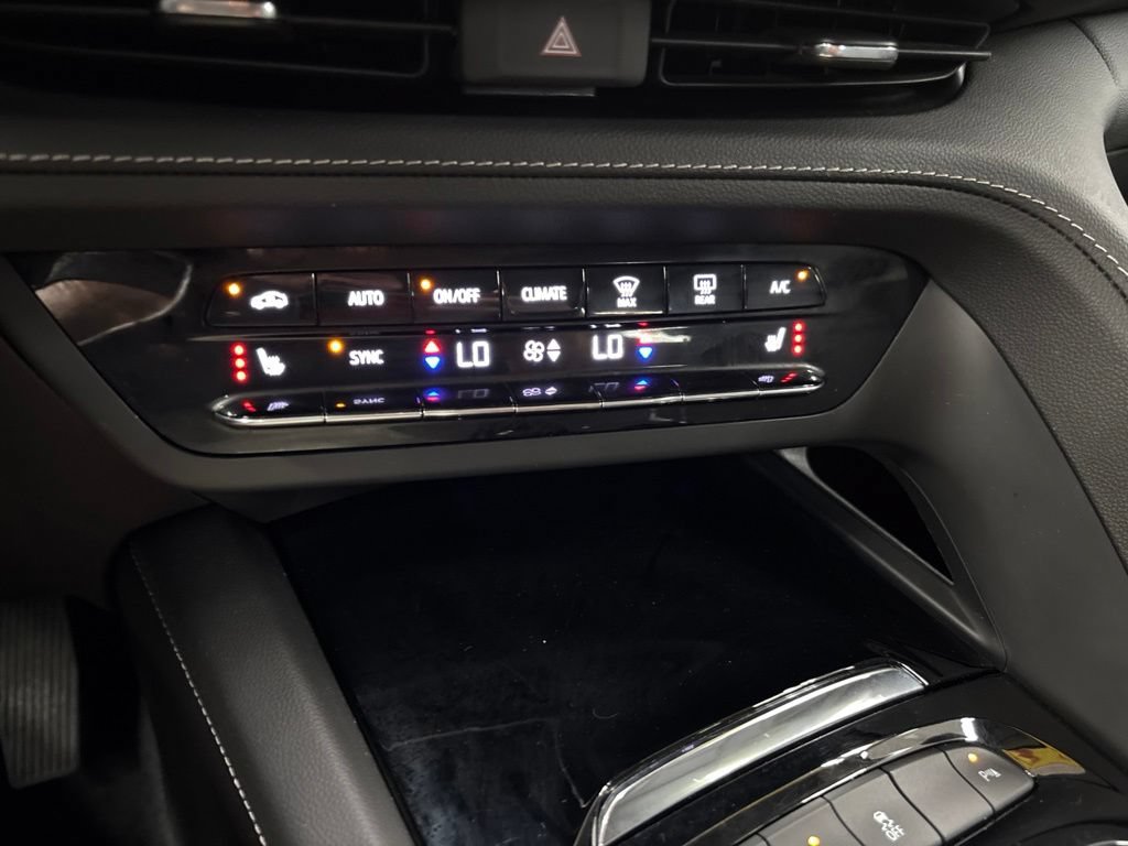 Used 2023 Buick Envision Essence AWD/4WD image 31