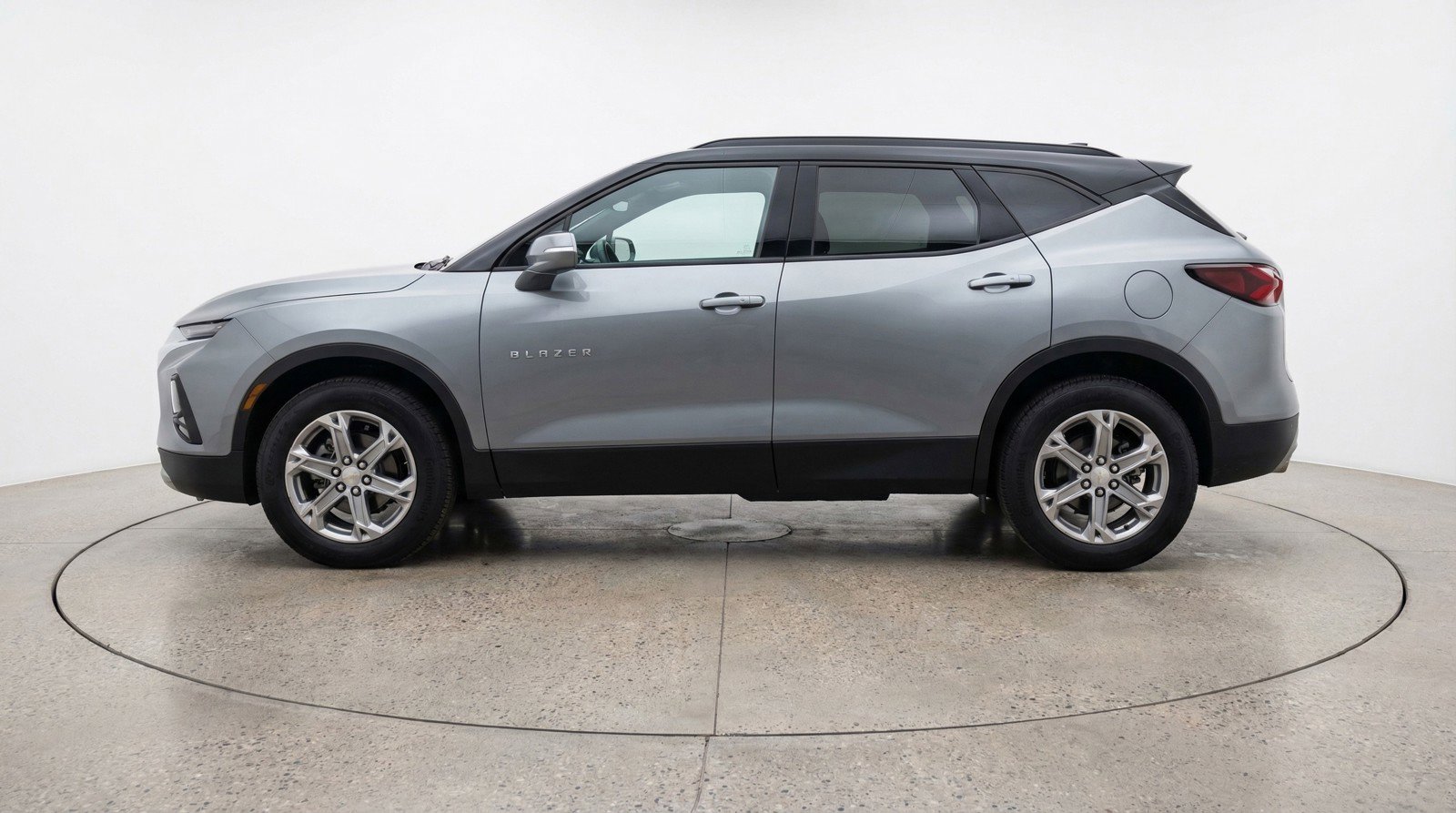 Used 2025 Chevrolet Blazer LT FWD image 5