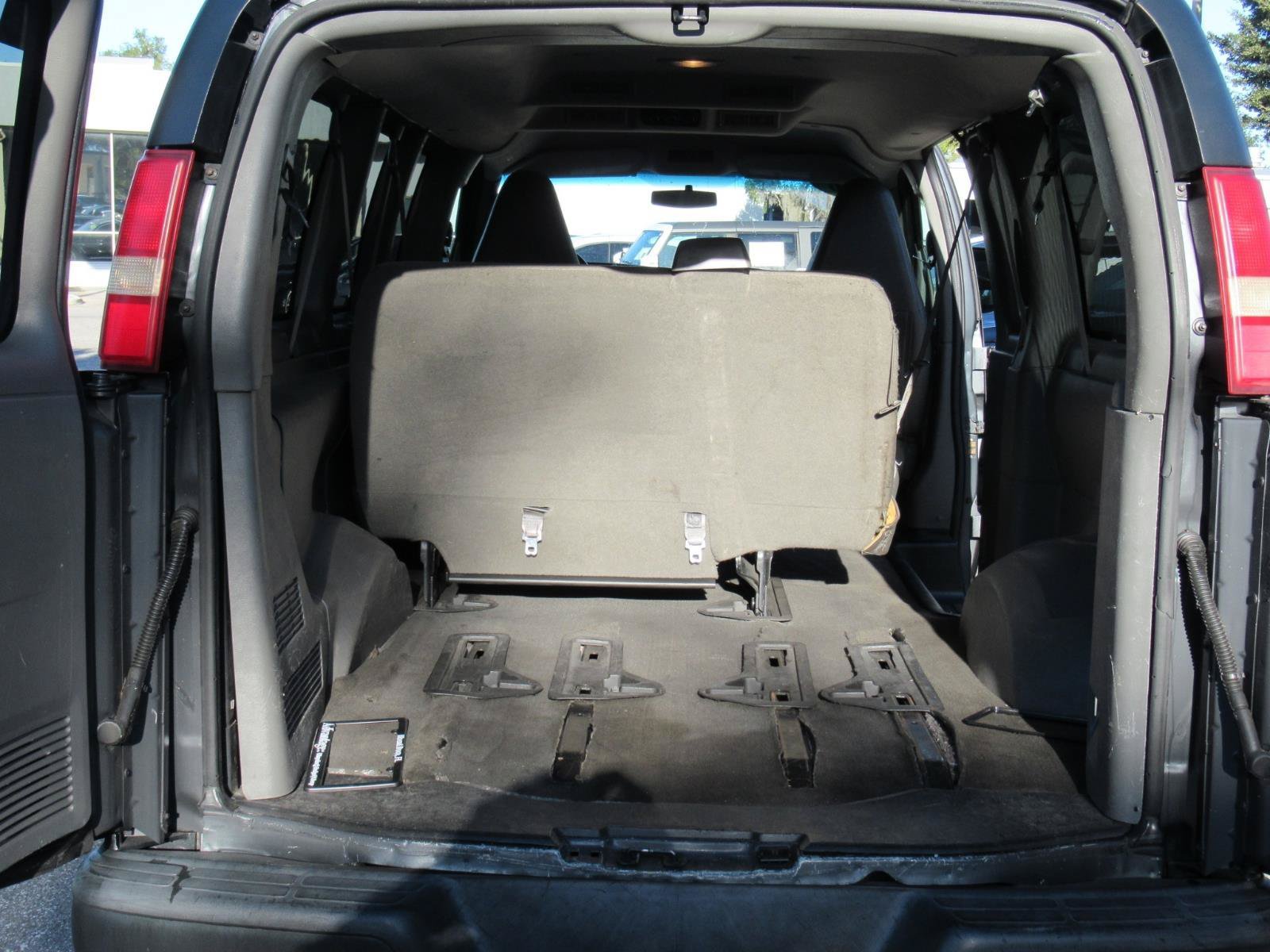Used 2016 Chevrolet Express 2500 LS RWD image 16