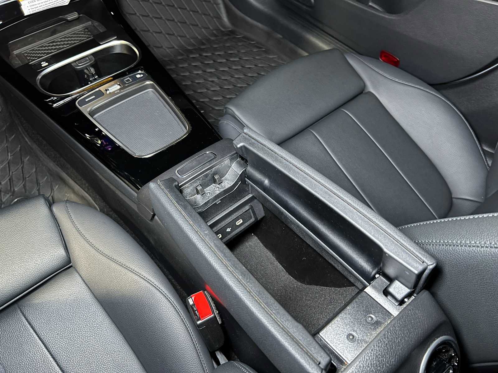 Certified 2025 Mercedes-Benz CLA 250 4MATIC image 30