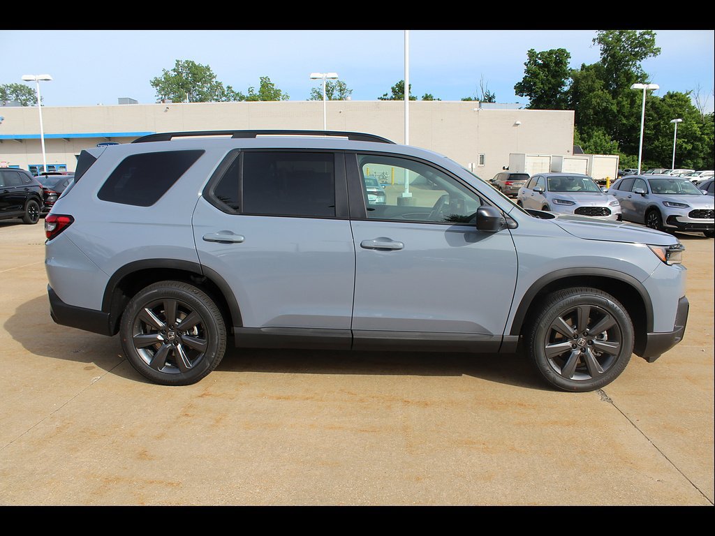 New 2026 Honda Pilot Sport image 3