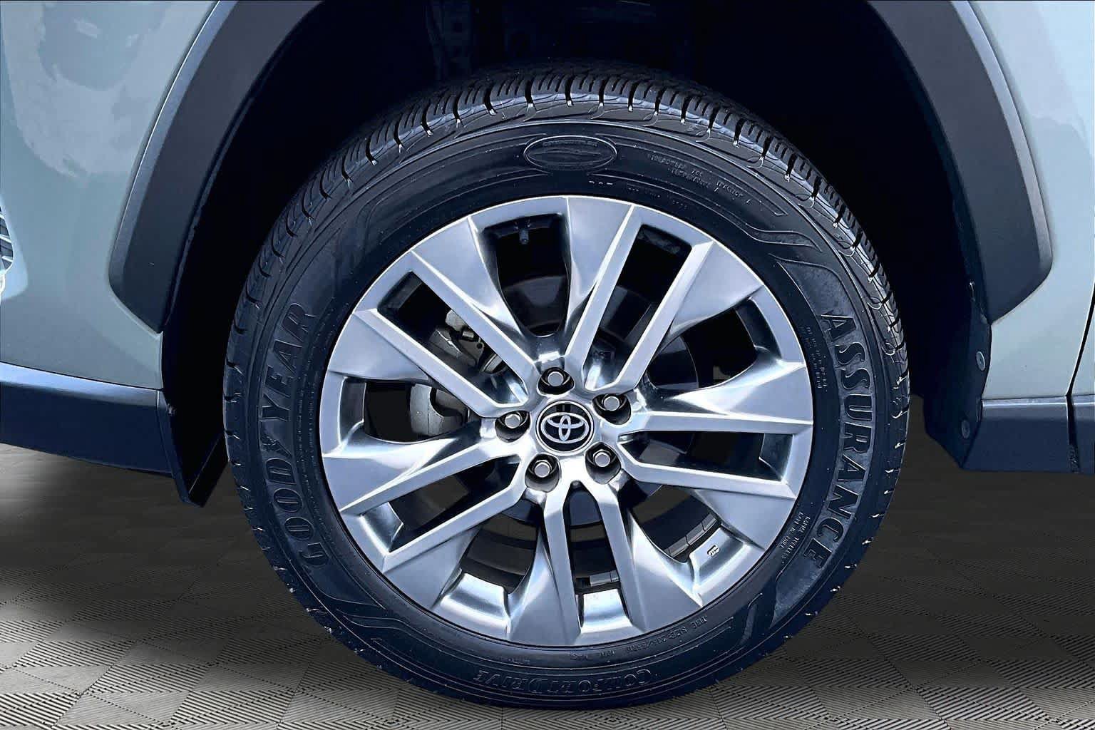 Used 2021 Toyota RAV4 XLE Premium FWD image 11