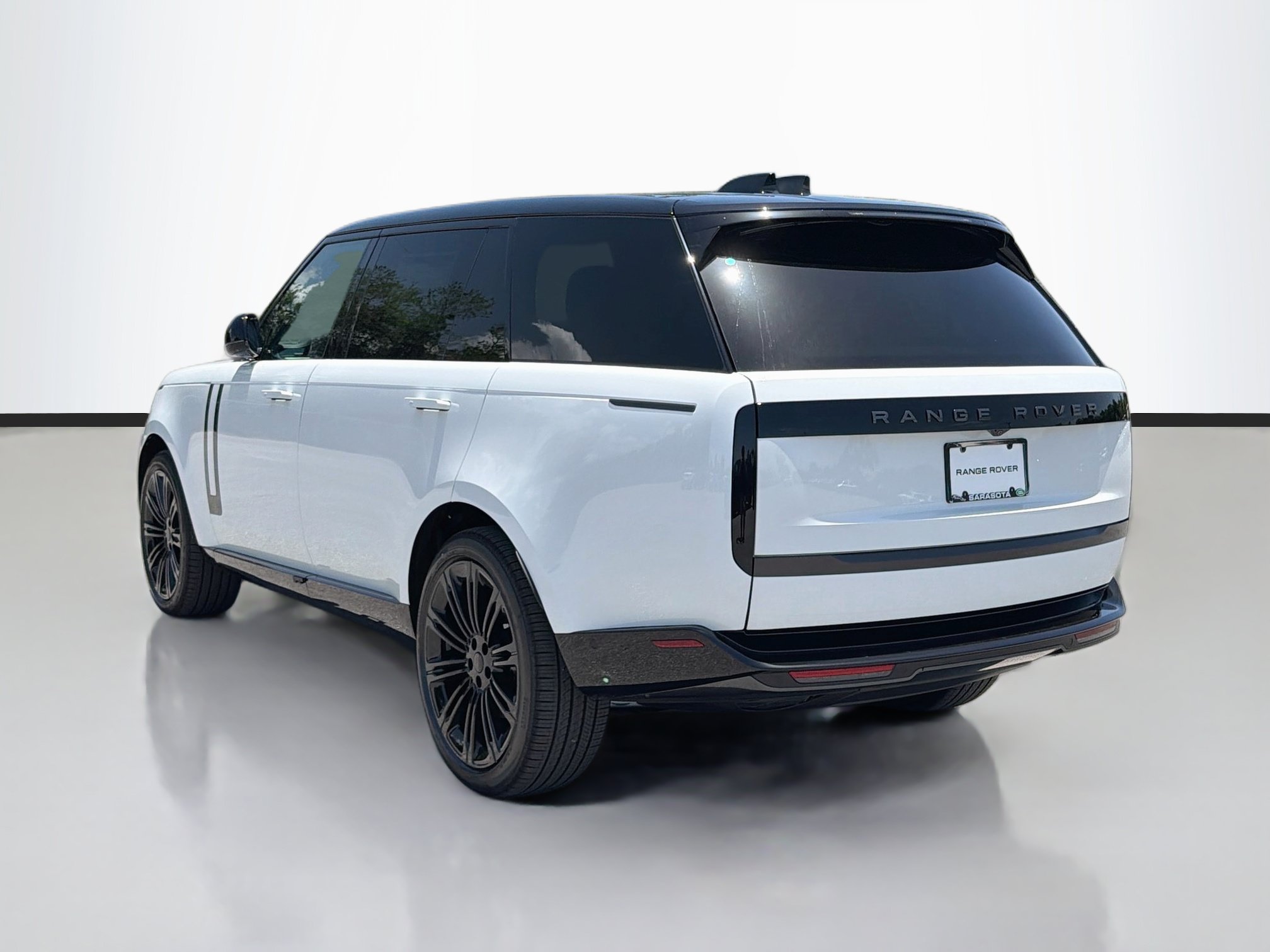 New 2026 Land Rover Range Rover Long Wheelbase SE AWD/4WD image 3