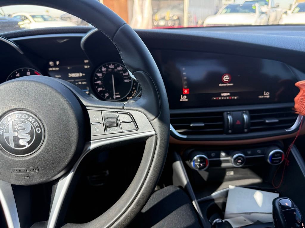 Used 2019 Alfa Romeo Giulia w/ Quick Order Package 22K Sport RWD image 8