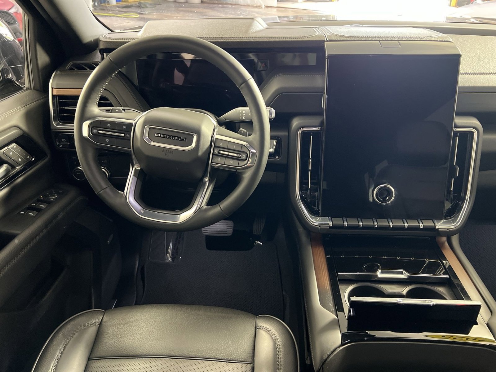 Used 2025 GMC Yukon XL Denali AWD/4WD image 24