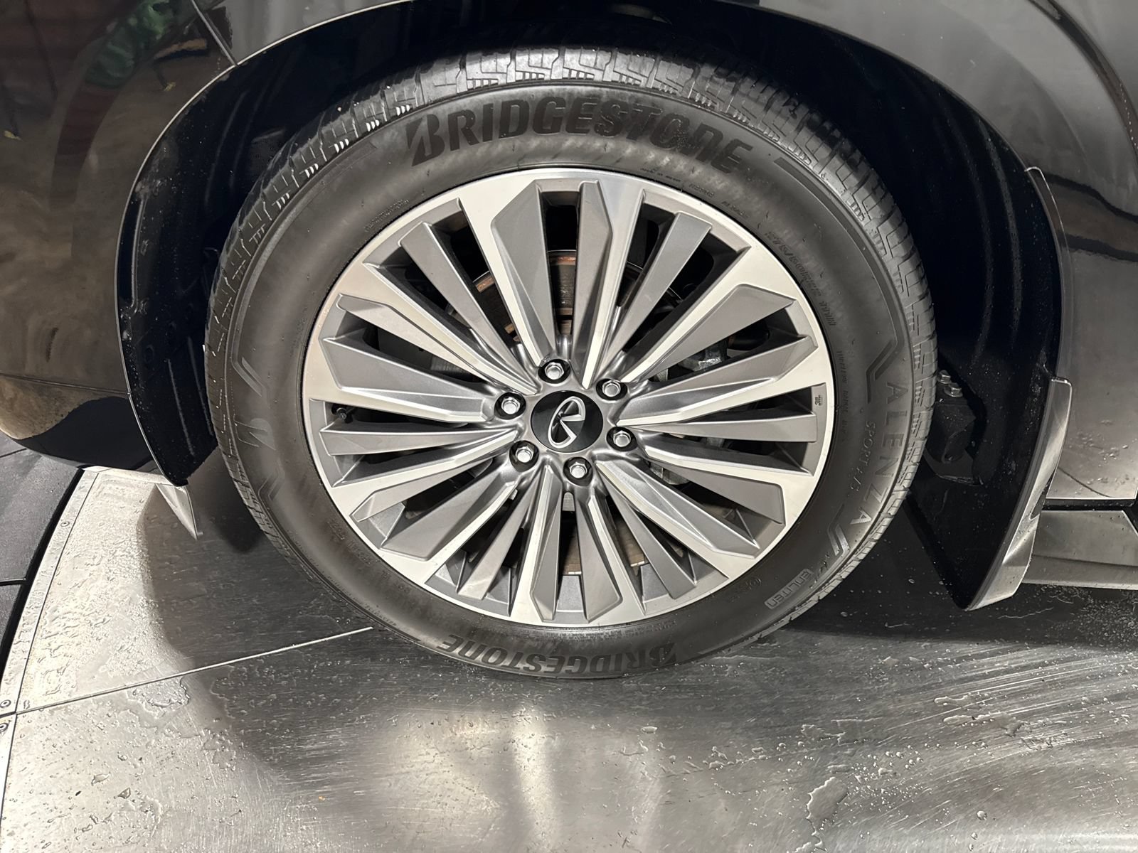 Certified 2025 INFINITI QX80 Luxe AWD/4WD image 2